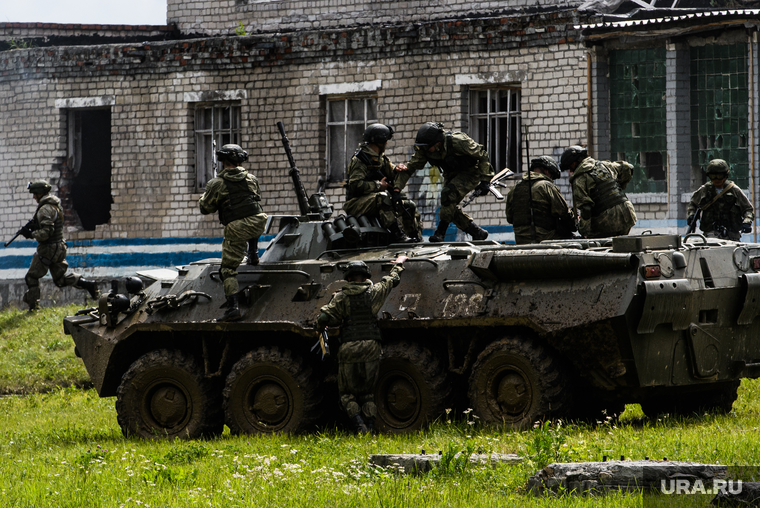 Первый день форума "Армия 2019" на Свердловском полигоне. Екатеринбург, бтр, армия, военные, бронемашина, бронетранспортер, спецоперация, контртеррористическая операция, войсковая операция