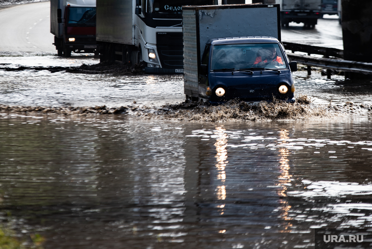 Подтопленная улица Шефская. Екатеринбург, затопленная улица, потоп, подтопление, улица шефская
