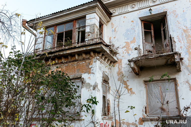 Исторические дома на улице Береговой. Тюмень, старый дом, заброшенный дом, разбитые окна, ретро, зарека, улица береговая