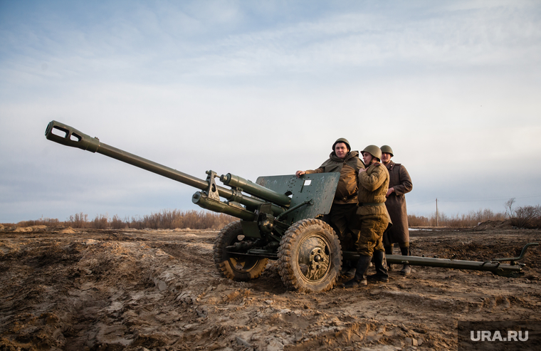 Реконструкция боевых действий Великой Отечественной войны. Сургут, пушка, вов, орудие, артиллерия, пушка, артиллерийский расчет, реконструкторы, артиллеристы, орудие, пушка, великая отечественная война, солдат