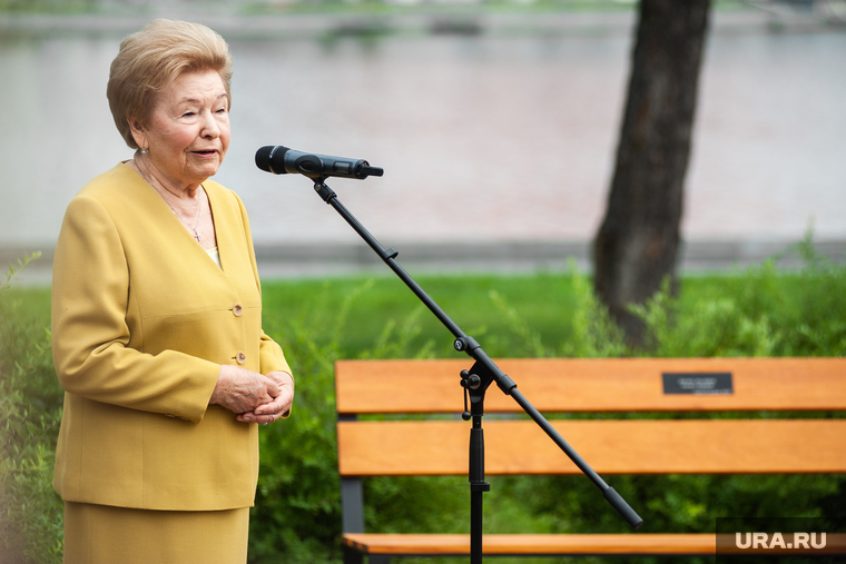 Открытие именной скамейки Наины Ельциной на набережной реки Исеть. Екатеринбург, ельцина наина