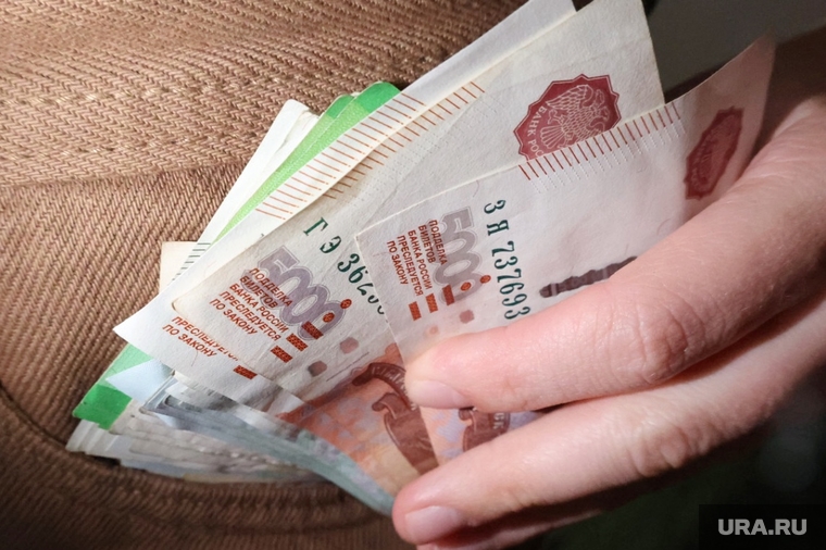 Деньги. Курган, зарплата, купюра, деньги, доход, взятка, бумажные деньги