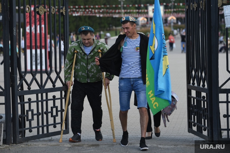Традиционно в День ВДВ военные приходят в парк имени Маяковского