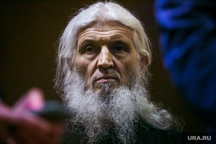 Группа поддержки у Измайловского суда во время вынесения приговора отцу Сергию (Романову). Москва, романов николай, отец сергий