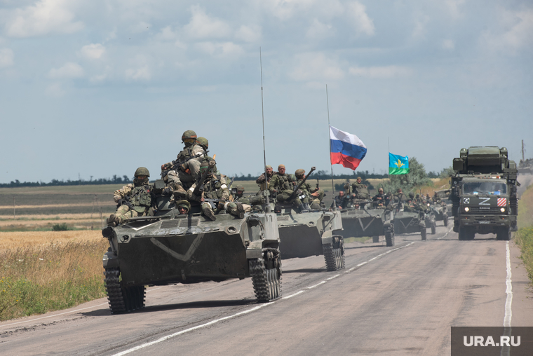 Колонна военной техники в районе Запорожской области. Запорожская область, военные, танк, сво