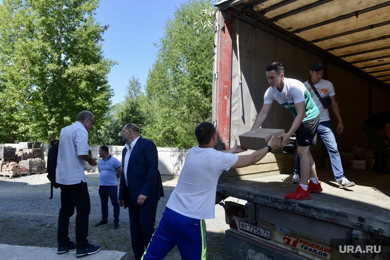 Около 15 тонн гуманитарной помощи отправится жителям Донбасса