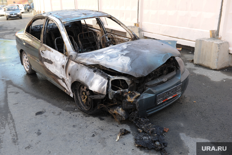 Машина сгорела. Пожар. Екатеринбург., машина, пожар, авто, киа