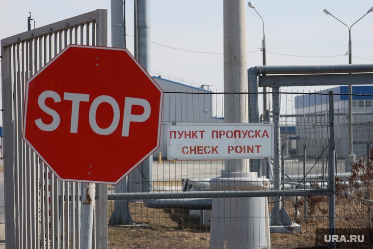 Российско-казахстанская граница. Курган, пропускной пункт, кпп, стоп, пограничная зона, пограничники, знак стоп, граница казахстана