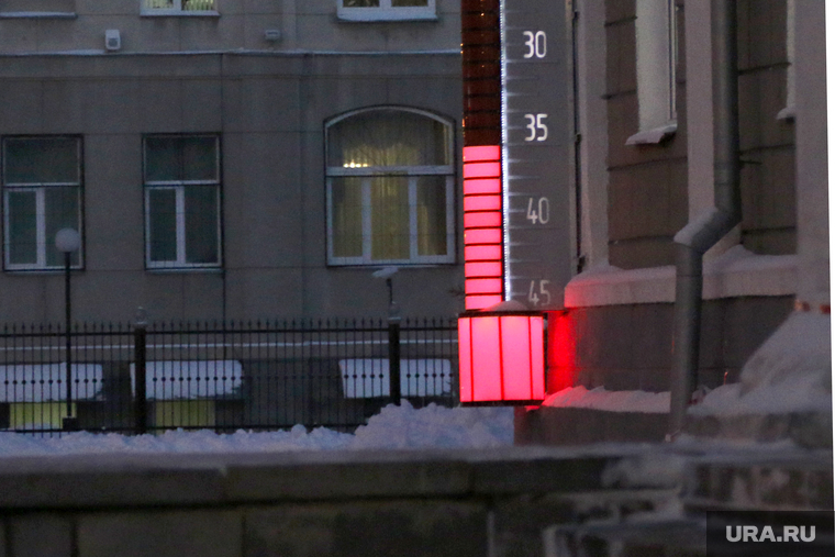 Термометр с температурой на улице.
Курган