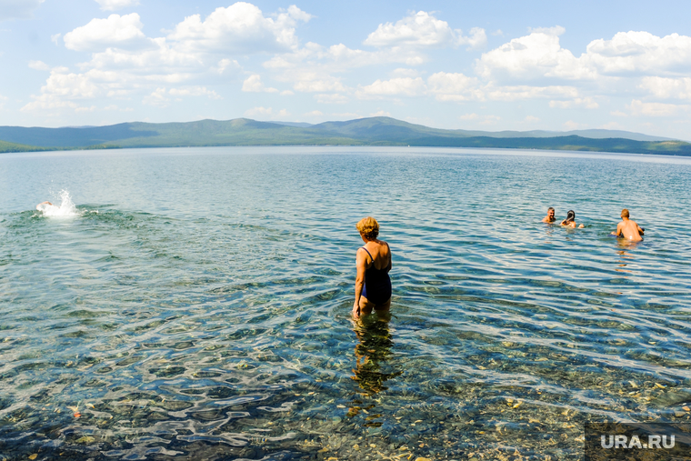 Челябинцев возмутил частный пляж на озере Тургояк. Фото