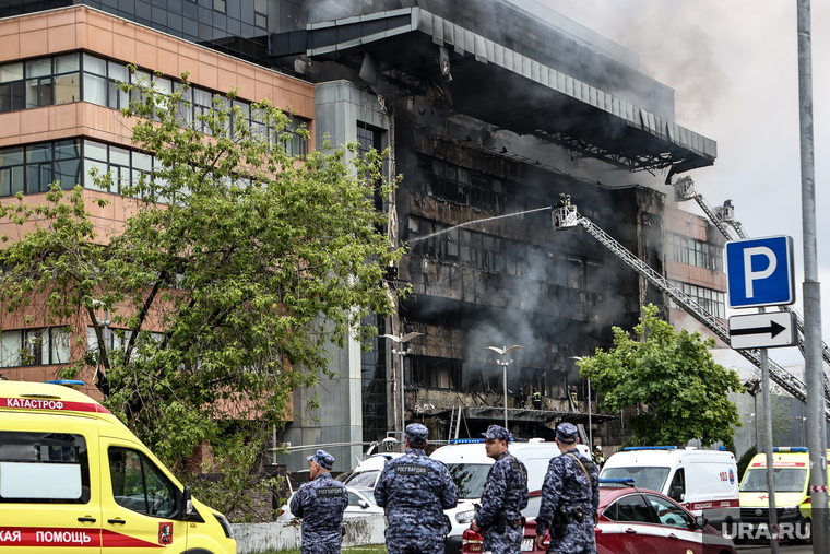 Пожар в БЦ Гранд Сетунь Плаза на улице Горбунова. Москва, мчс, пожар, тушение, огонь, сетунь, улица горбунова, гранд сетунь плаза