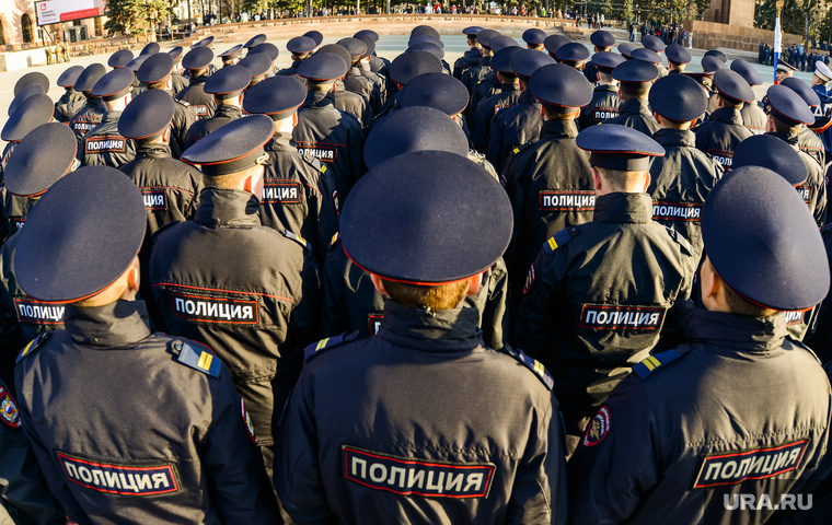 Репетиция торжественного построения войск Челябинского гарнизона. Челябинск, фуражка, построение, полиция, строй
