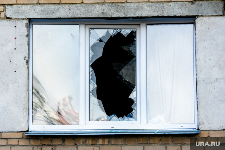 Последствия взрыва кислородной станции в госпитале на базе ГКБ№2. Челябинск, выбитые окна, стекла, жилой дом после взрыва