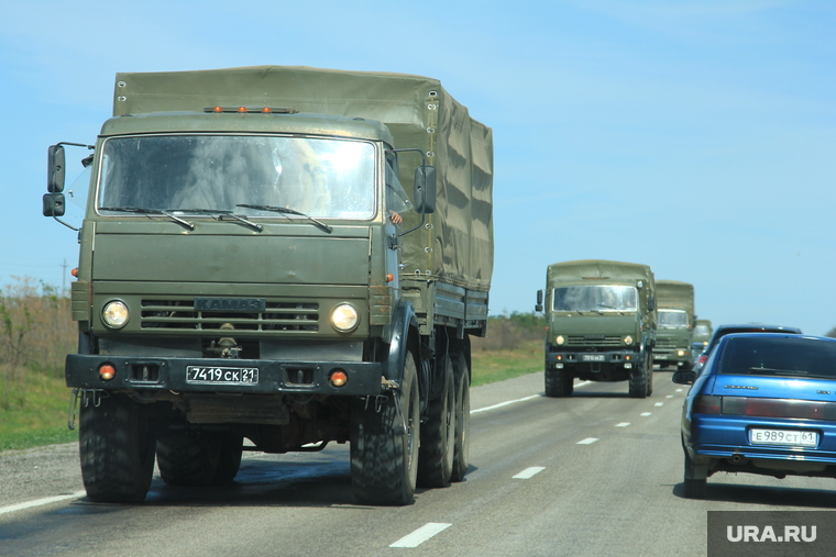 Военная техника на трассе М4 в направлении на Ростов, военный камаз