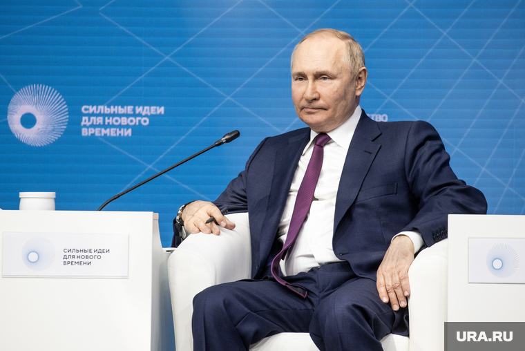Владимир Путин на пленарном заседании форума АСИ. Москва
