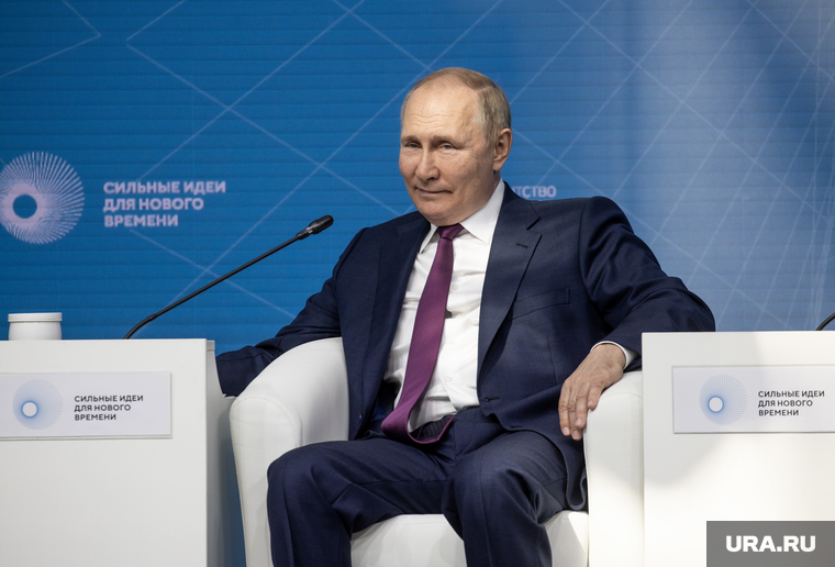 Владимир Путин на пленарном заседании форума АСИ. Москва
