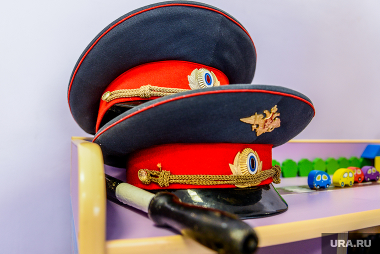 Закладка «первого камня» сразу на двух будущих объектах - под строительство церковно-причтового дома и под строительство ЖК «Медный». Челябинск, детский сад, фуражка полицейского