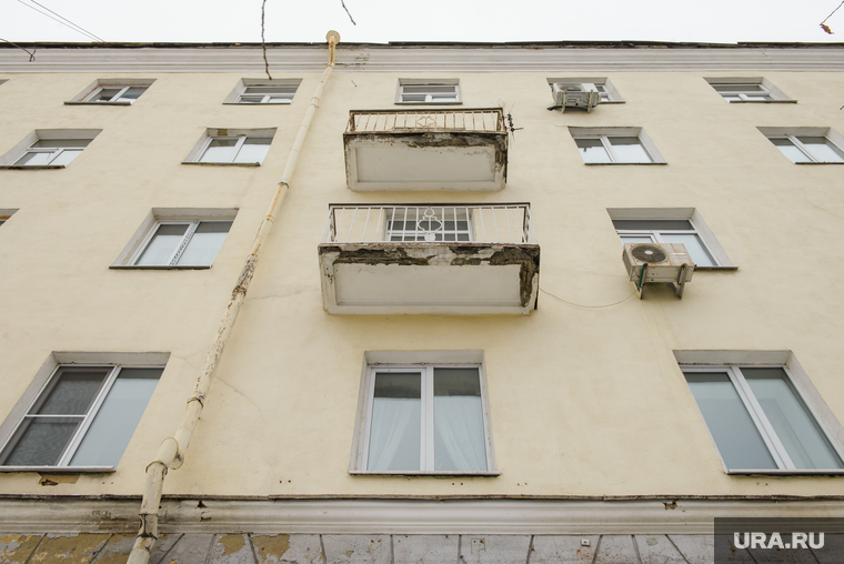 Жилой дом возле филармонии. Екатеринбург, балкон, жилой фонд, аварийный балкон, фасад, дом, здание, улица карла либкнехта40