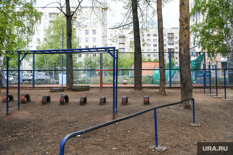 Парки Екатеринбурга. Екатеринбург, турник, спортивная площадка