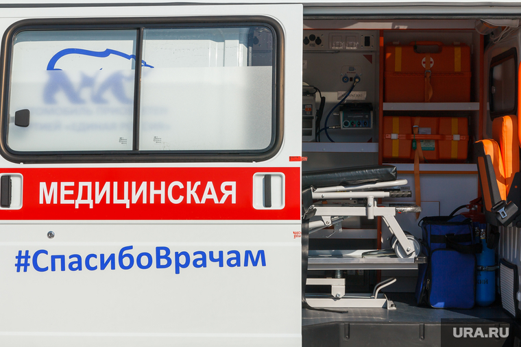 Алексей Текслер и машины скорой медицинской помощи. Магнитогорск, дверь, спасибо, автомобиль, медики, скорая помощь