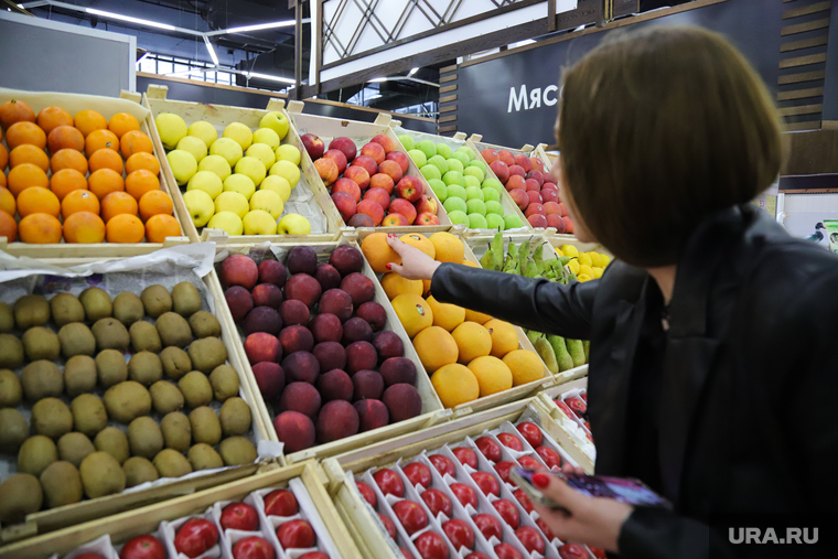 Юго-западный район. Екатеринбург, покупатель, продукты, фрукты, рынок, магазин, витрина, прилавок
