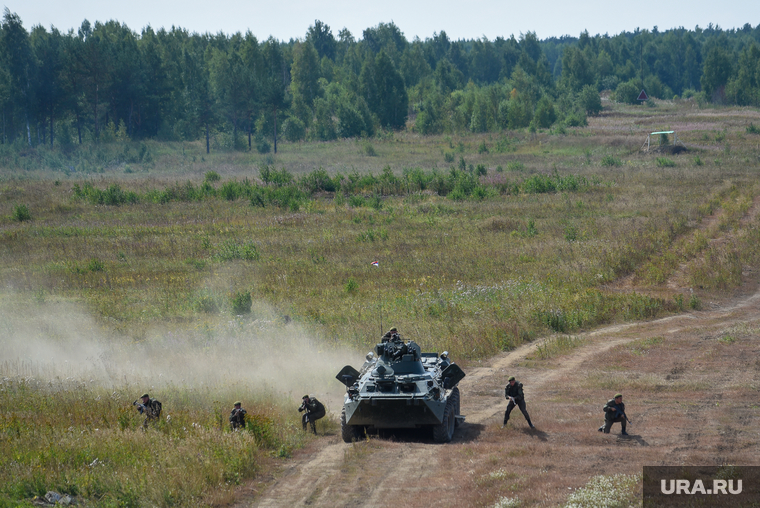 Международный военно-технический форум «Армия-2022». Екатеринбург, дым, милитари, армия, военные, оружие, огонь, выстрел, милитаризация, военнослужащий, бой, солдат, z войска