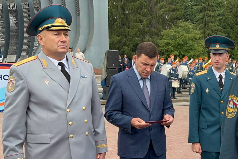 Губернатор Евгений Куйвашев принял присягу у курсантов в Екатеринбурге