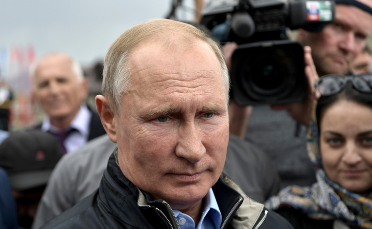 Владимир Путин пообщался с жителями Калининграда