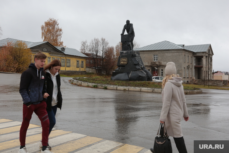 Лысьва. Пермь, переход, лысьва, виды лысьвы, памятник графу шувалову