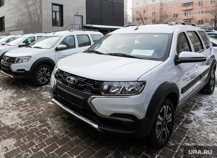 Региональное отделение партии Единая Россия вручило автомобили неотложной помощи челябинским больницам. Челябинск, лада ларгус