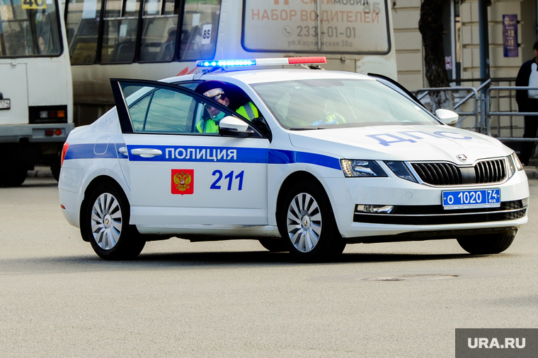 Полиция на улицах города во время эпидемии коронавируса. Челябинск, полицейские, полиция, дпс