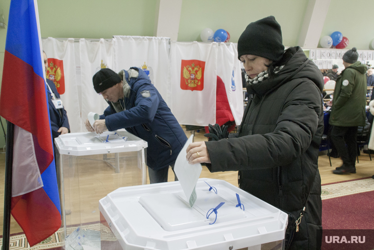 ВЫБОРЫ 2018. Голосование. Салехард, кабинки для голосования, выборы, 18 марта, избирательный участок, выборы президента, голосование, урна для голосования