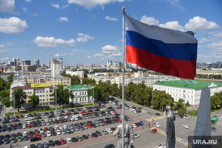 Экскурсия по крыше мэрии. Екатеринбург, флаг рф, флаг россии, виды екатеринбрга