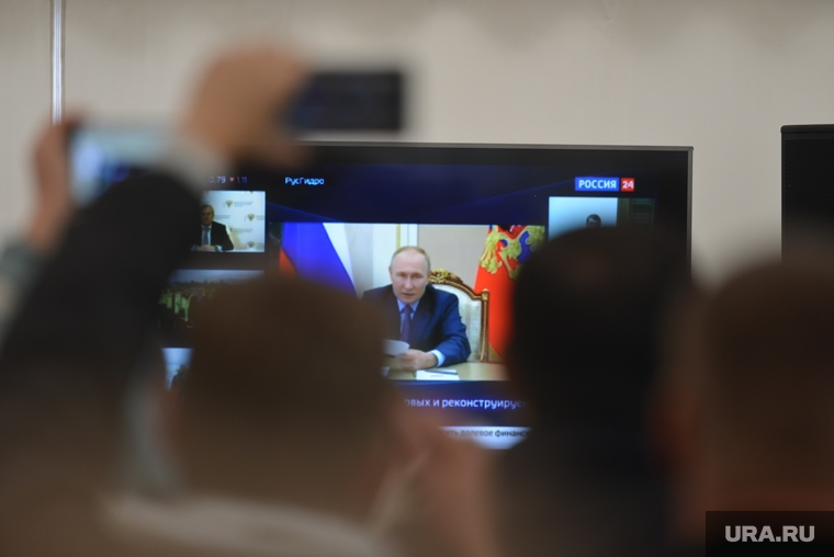 Владимир Путин обратился к собравшимся по видеосвязи