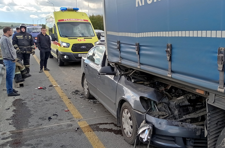 Очевидцы не смогли достать пострадавшего из автомобиля