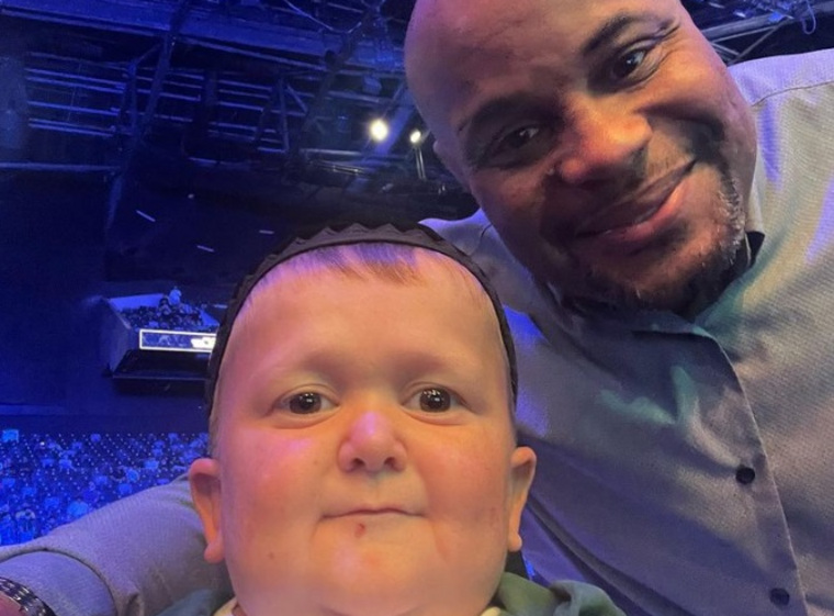 Хасбулла Магомедов подписал контракт с UFC на пять лет