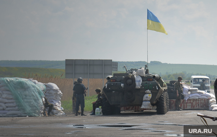 Последствия АТО и украинские блокпосты в Краматорске. Украина, военная техника, украинские войска