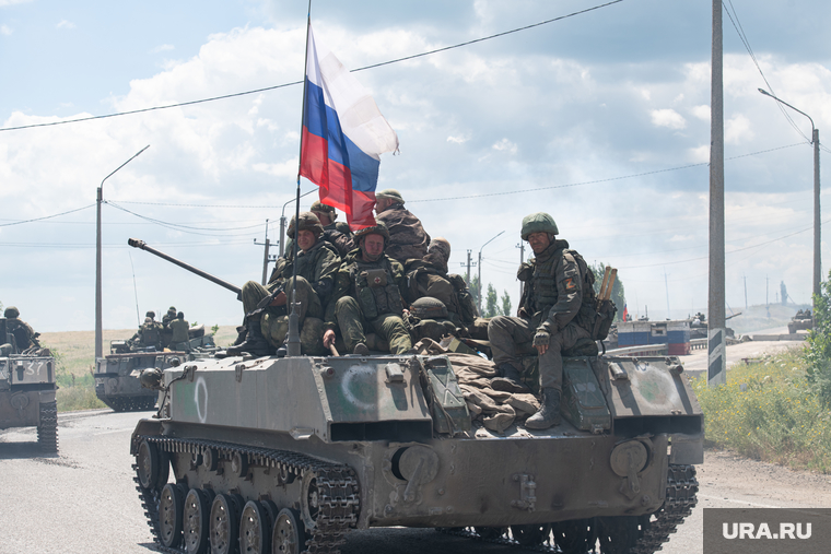 Колонна военной техники в районе Запорожской области. Запорожская область, военные, танк, сво