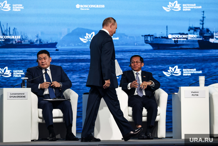 Пленарная сессия на ВЭФ 2022. Владивосток