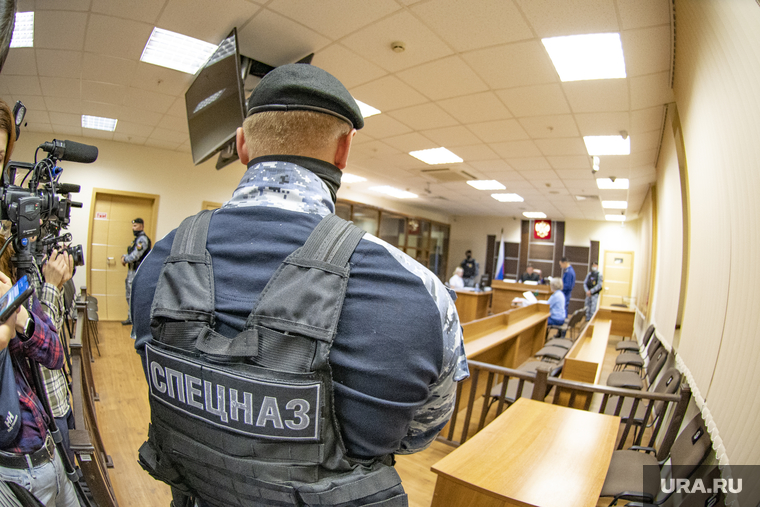 Суд над Тимуром Бекмансуровым. Пермь, зал суда, спецназ, спецназ фссп, конвой в зале суда