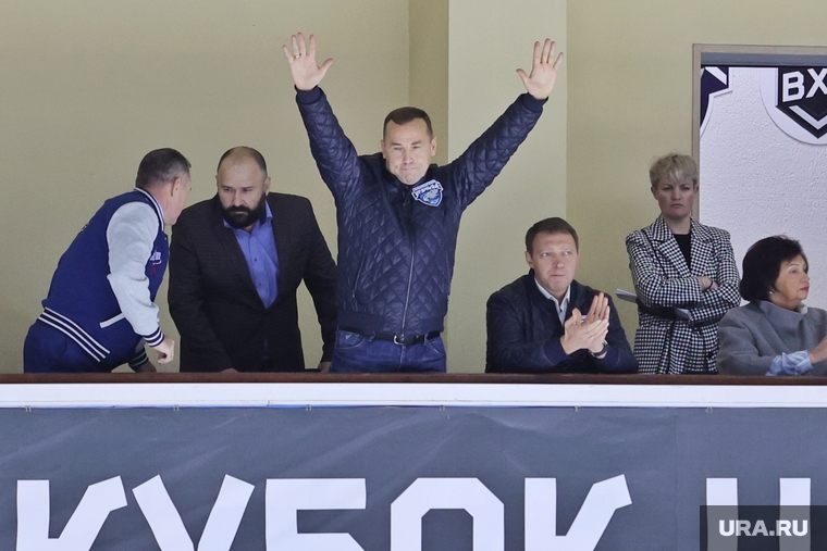Хоккейный матч посетил губернатор Вадим Шумков