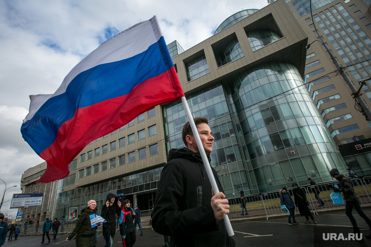 Митинг за свободу интернета в Москве. Москва, российский флаг, митинг, триколор, флаг россии, флаг рф, молодежь