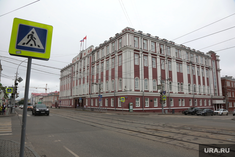 Виды города. Пермь, здание администрации города, мэрия