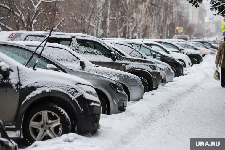 Снег в городе. Курган, снег, зима, снег в городе, парковка, машины, автобомили