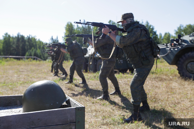 Тренировка добровольцев перед отправкой в Украину. Свердловская область, милитари, автомат, калашников, армия, оружие, война, добровольцы, спецоперация, чвк, сво, наемники