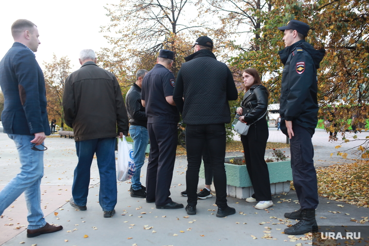 Сотрудники полиции спрашивали документы у прохожих