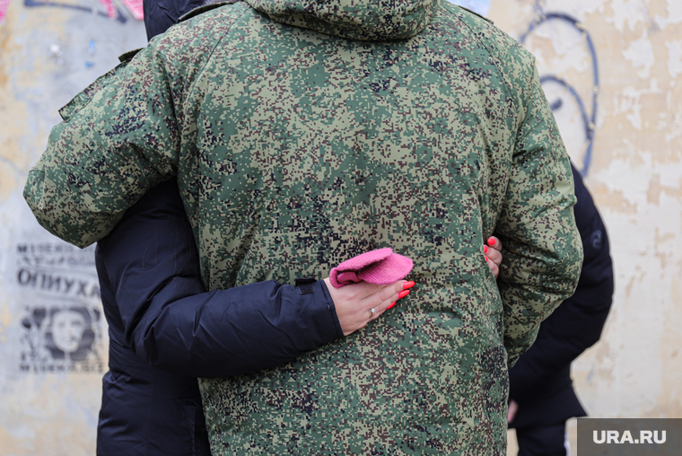 Отправка мобилизованных свердловчан с Чкаловского военкомата. Екатеринбург, проводы в армию, мобилизация, военный призыв, призыв в армию