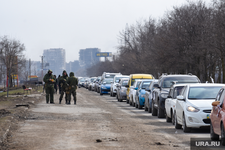 Эвакуация людей из осажденного Мариуполя. Украина, автомобили, колонна, эвакуация, машины, украина, мариуполь, беженцы, гуманитарная катастрофа