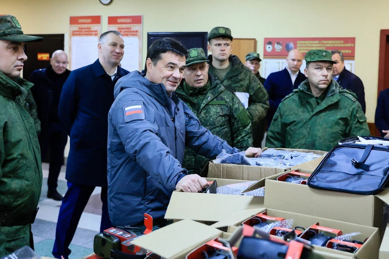 В приоритете — теплые вещи, обувь, спальные мешки и термобелье