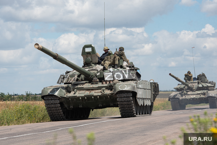 Колонна военной техники в районе Запорожской области. Запорожская область, военные, танк, сво